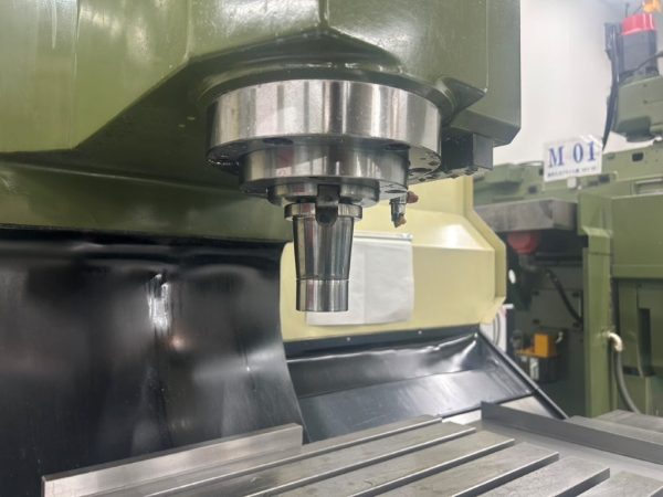 Máy phay MAKINO MS40